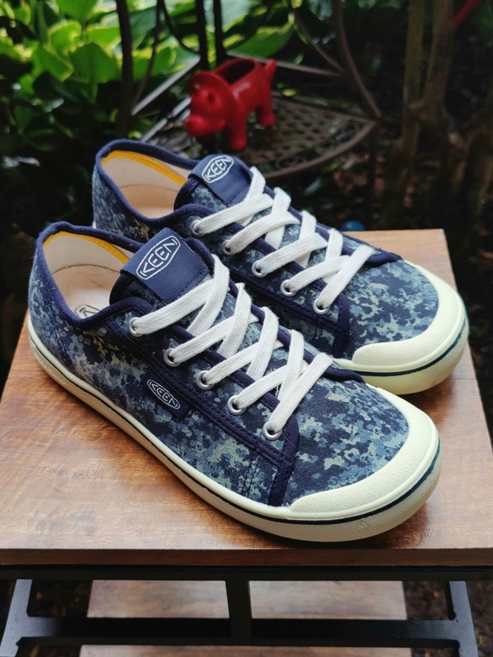 Keen Elsa Lite Canvas Sneakers Original Fit Blue Gray Print Low-Top Size 8